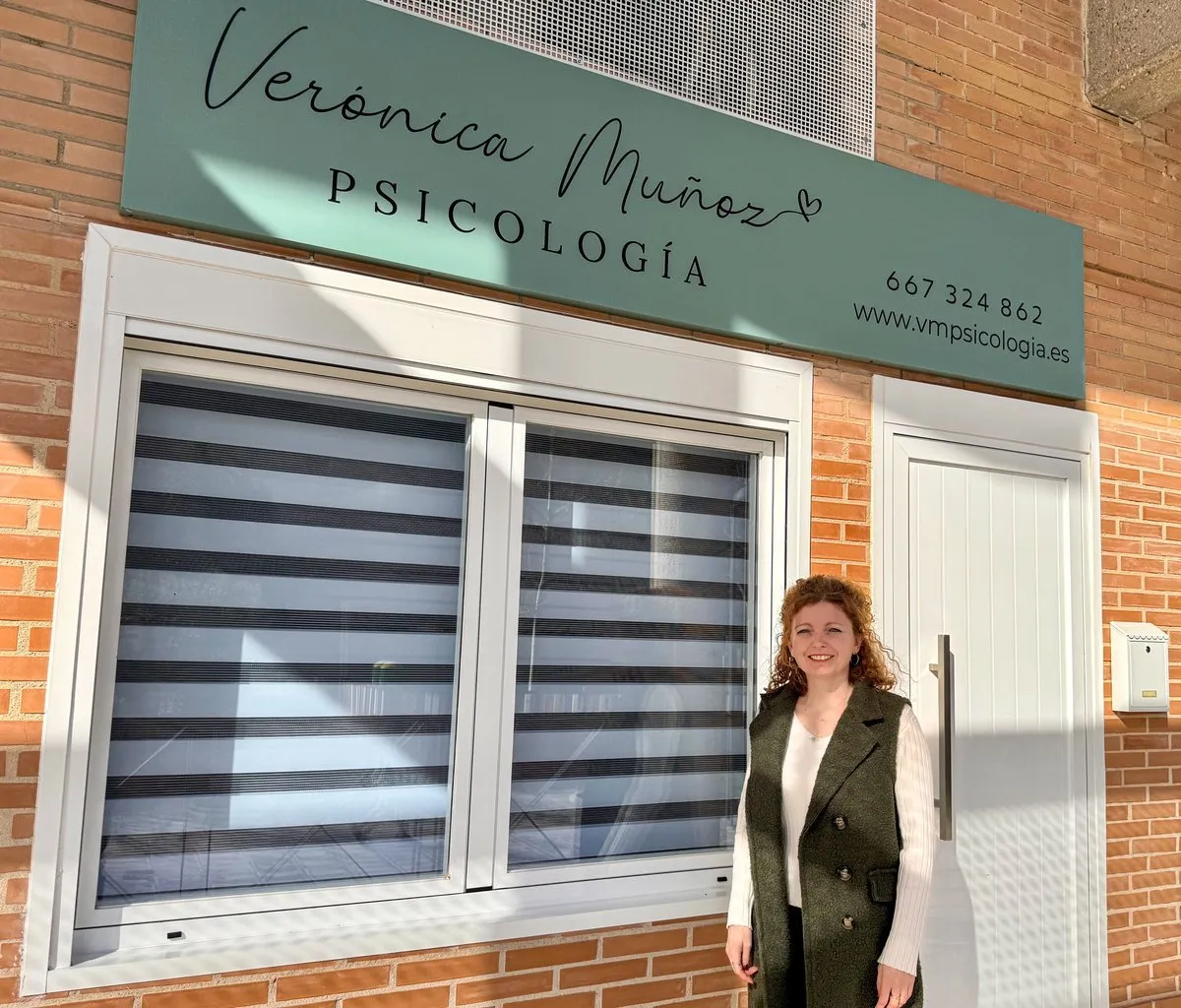 Zona de sesiones para terapia de adultos y terapia de parejas en el centro de psicología